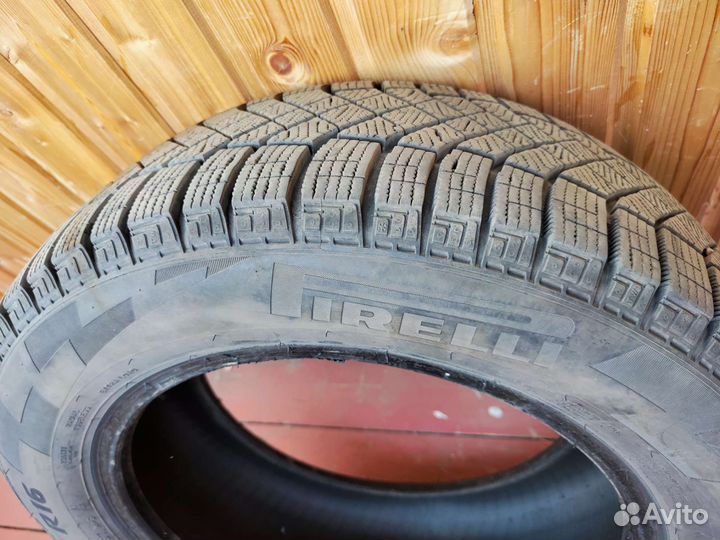 Pirelli Ice Zero FR 205/60 R16