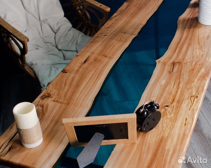 Стол «Река» из слэба вяза и эпоксидной смолы