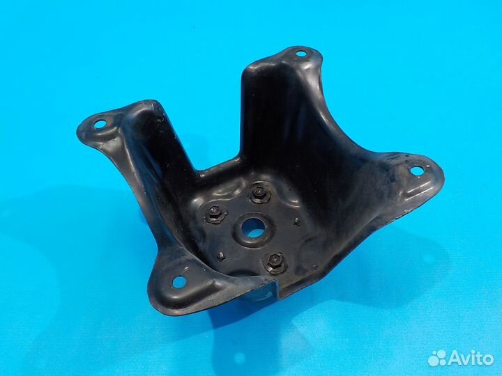 Кронштейн крепления запасного колеса suzuki Grand