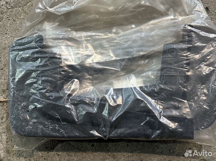 BMW F16 Брызговики пердние 82162353919