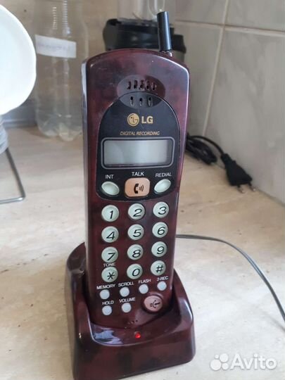 Телефон LG GT-9720A