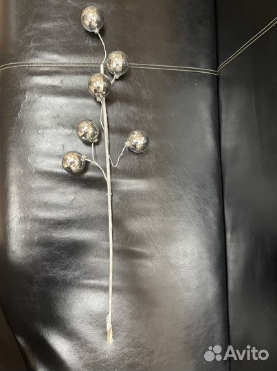 Ветка с шарами