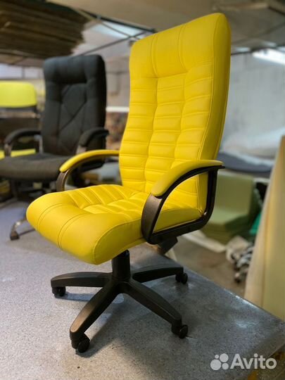 Офисное кресло