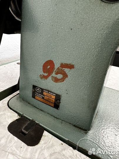 Швейная машина для средних и легких материалов