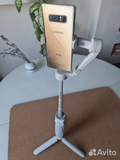 Стабилизатор для смартфона Zhiyun Smooth-Q4 штатив