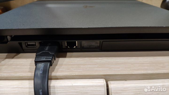 Sony Playstation Slim 4 1Tb, 2 геймпада, 1 игра