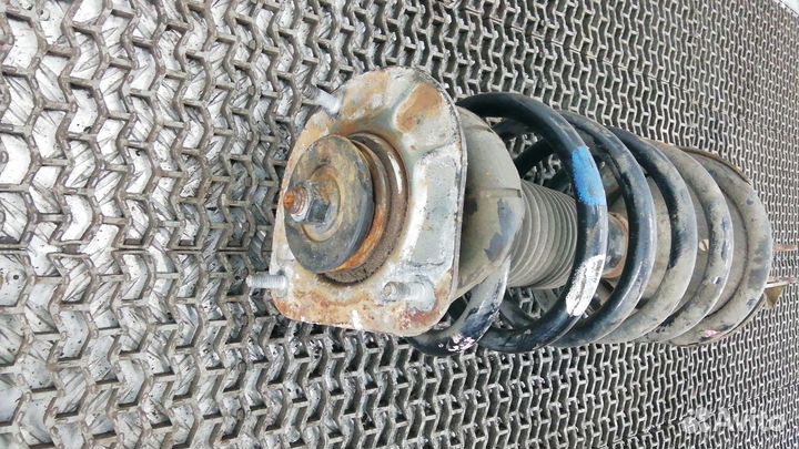 Стойка передняя Volvo XC90 I (2002–2014)