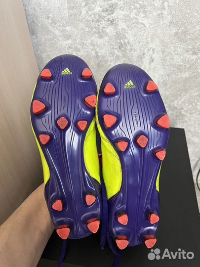 Футбольные бутсы adidas