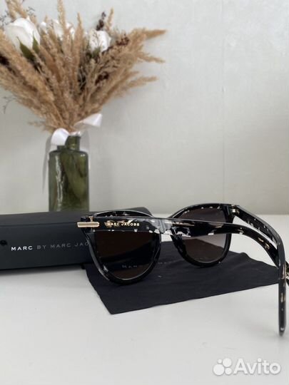 Солнцезащитные очки Marc Jacobs