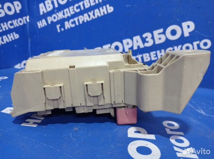 Блок предохранителей салона Toyota Camry 40 седан