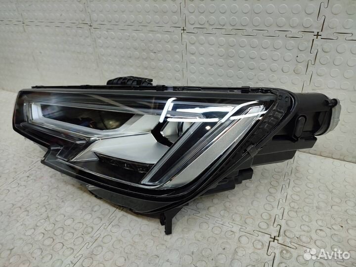 Фара левая Audi A4 B9 2015