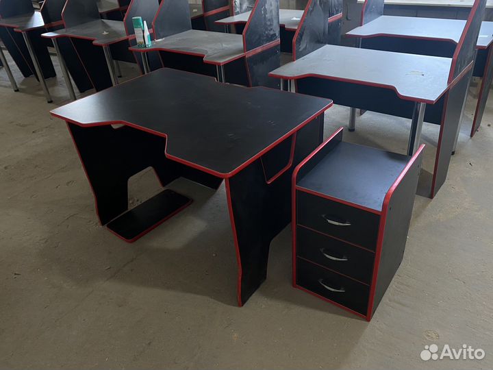 Компьютерный стол