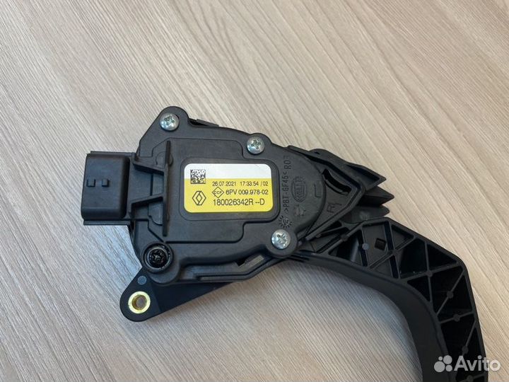 Педаль газа Renault Logan