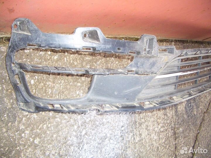 Решётка переднего бампера Киа Рио с15-17г sdn