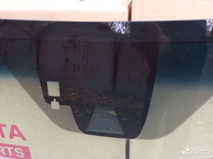 Тойота LC200 стекло лобовое 56101-6A965