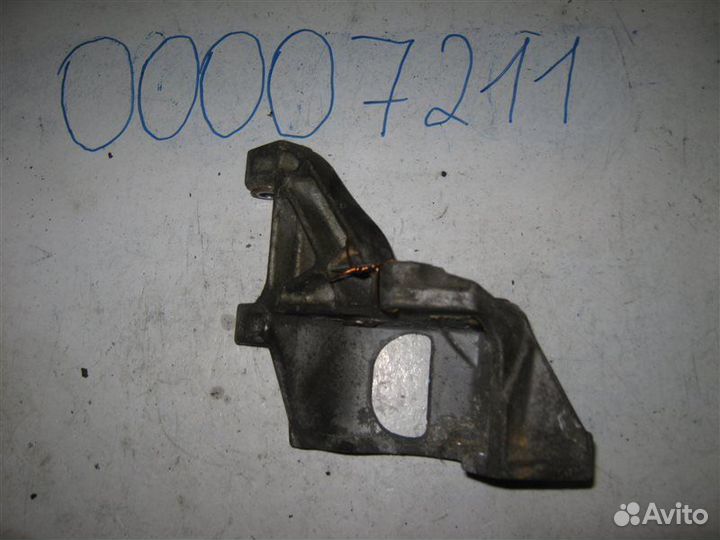 Кронштейн гидроусилителя Volkswagen Passat B4