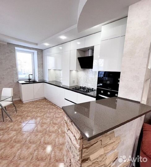 Кухонный гарнитур под заказ от фабрики