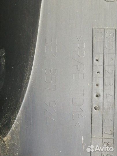 Накладка (кузов внутри) правая Skoda Octavia A7