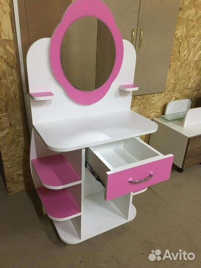 Столик для девочки