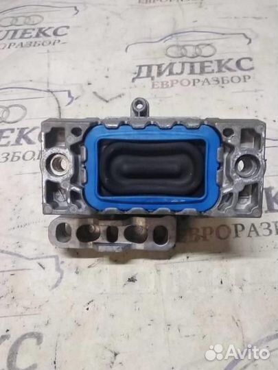 Опора двигателя правая VW Passat (B6) 2005-2010