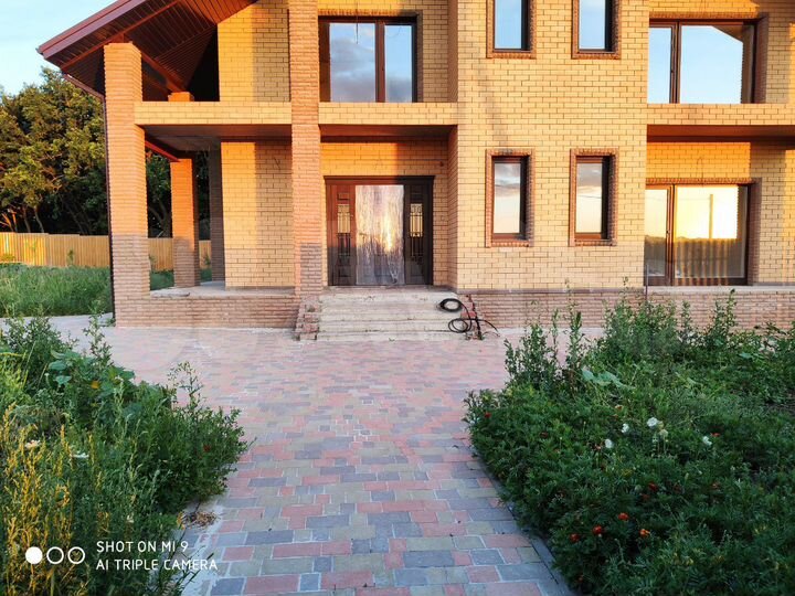 Коттедж 199 м² на участке 15 сот.