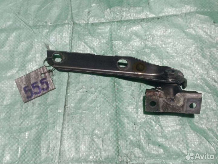 Петля капота правая Audi 80 B3