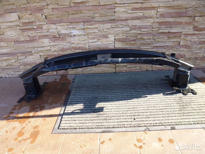 Шкода Октавиа А5 усилитель переднего бампера