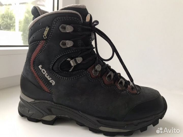 Треккинговые ботинки