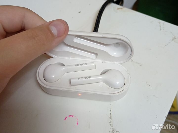 Беспроводные наушники honor