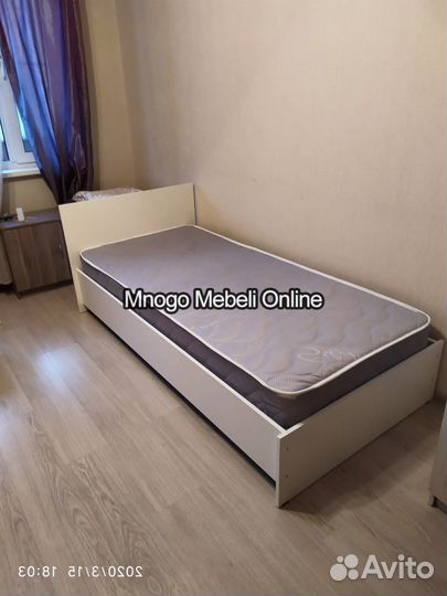 Кровать с матрасом в детскую
