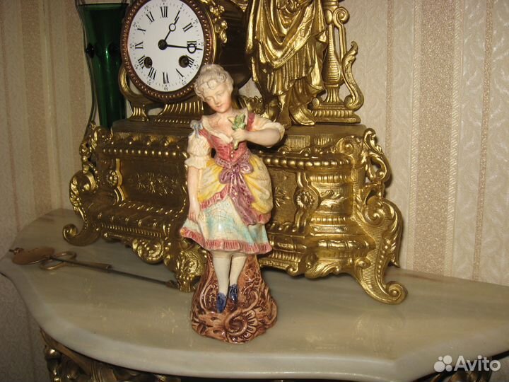 Антиквариат статуэтка дама с цветком 19 век