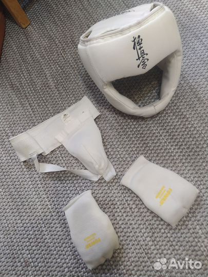 Шлем, накладки для рук, ног