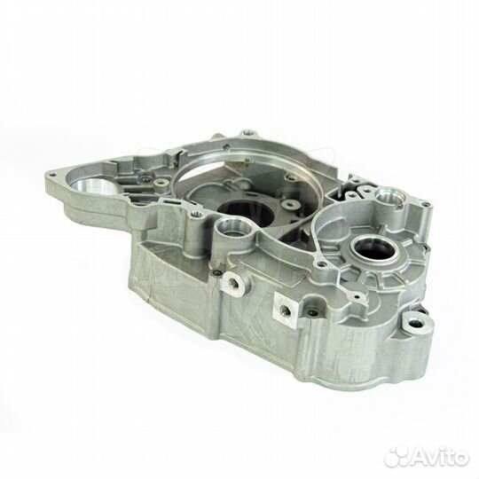 Картер двигателя левый двиг. ZS1P62YML-2 (W190)