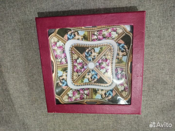 Сервировочная тарелка в подарочной упаковке