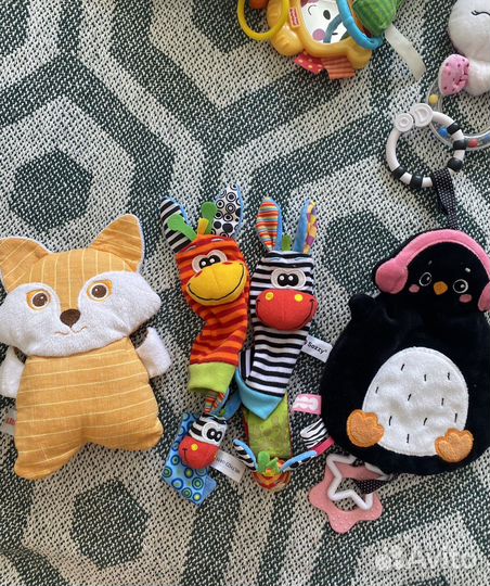 Пакет фирменных игрушек для малыша