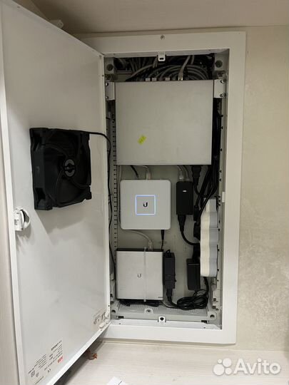 Подключить интернет-розетки, обжать кабели RJ45