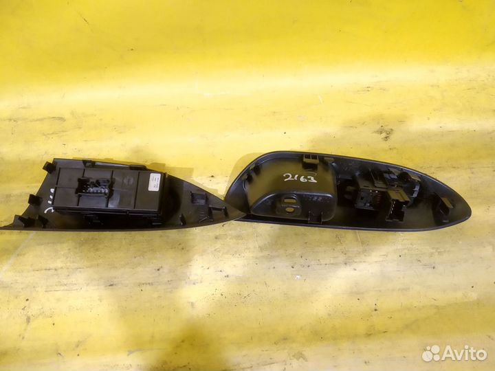 Кнопка стеклоподъемника Nissan Juke ниссан жук