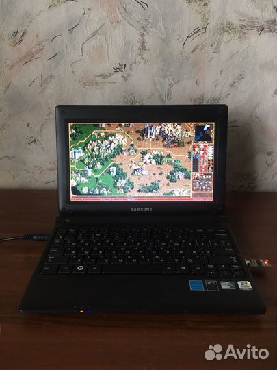 Ноутбук с мышкой