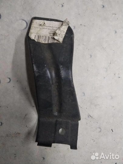 Кронштейн крыла передний левый железо 3B0821237A