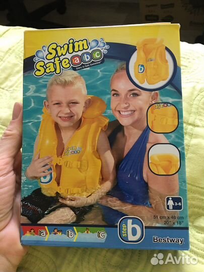 Жилет для плавания новый