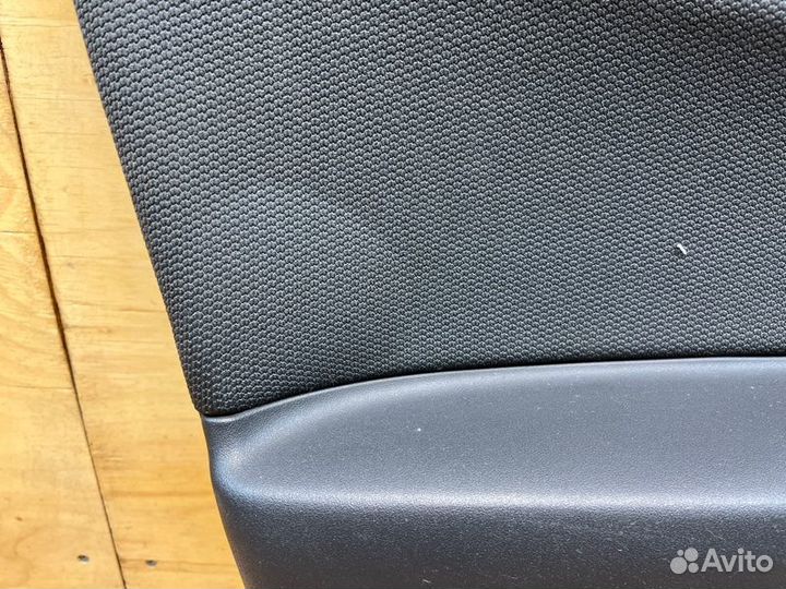 Обшивка двери toyota wish