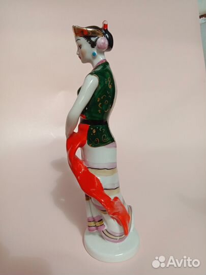 Статуэтка СССР. Индонезийский танец с лентами