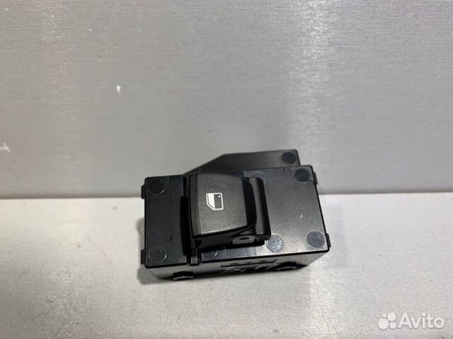 Блок управления стеклоподъемниками задний правый