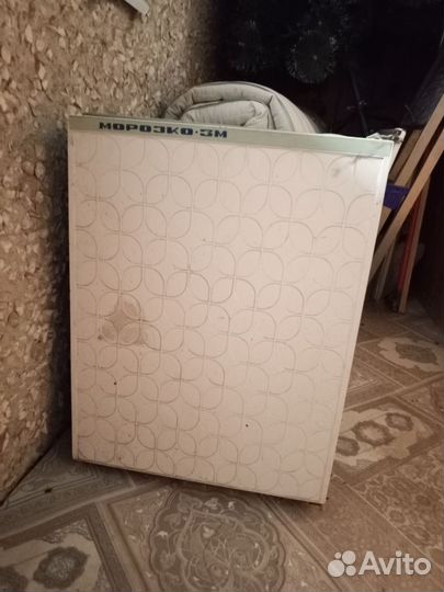 Минихолодильник (не рабочий )