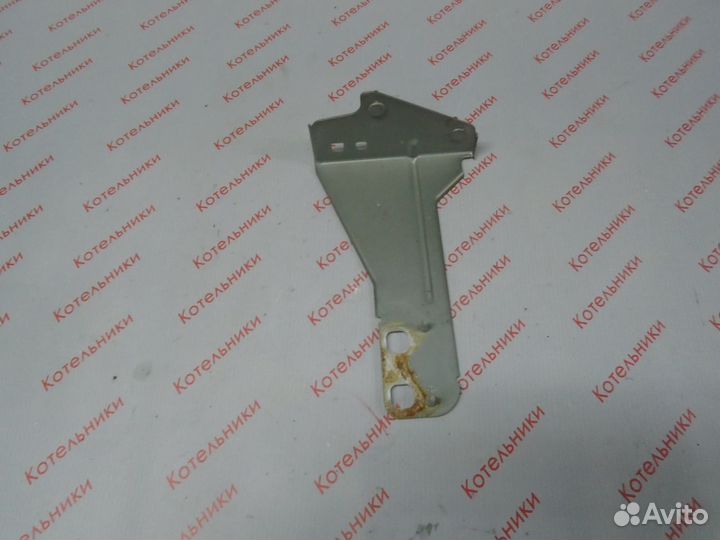 Nissan 62216-8H300 Кронштейн бампера правый