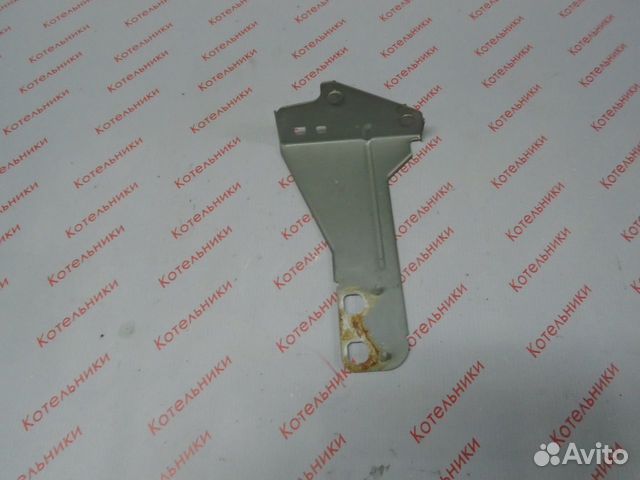 Nissan 62216-8H300 Кронштейн бампера правый