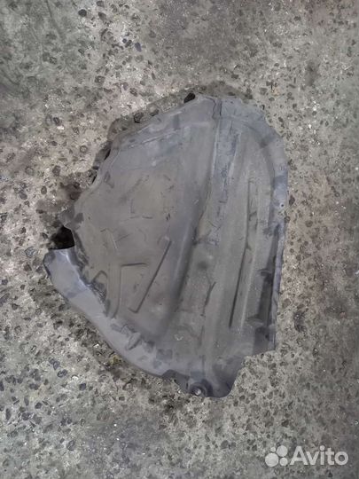 Передний правый подкрылок Murano Z51