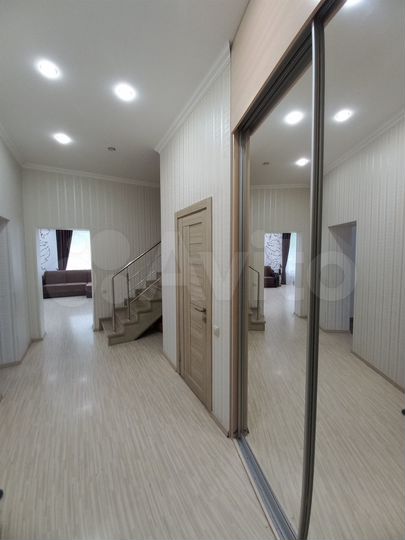 Коттедж 310 м² на участке 8,1 сот.