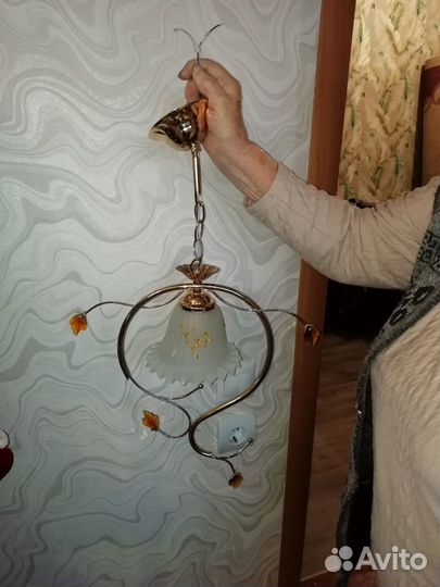 Люстры, бра