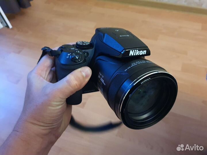 Зеркальный фотоаппарат Nicon coolpix
